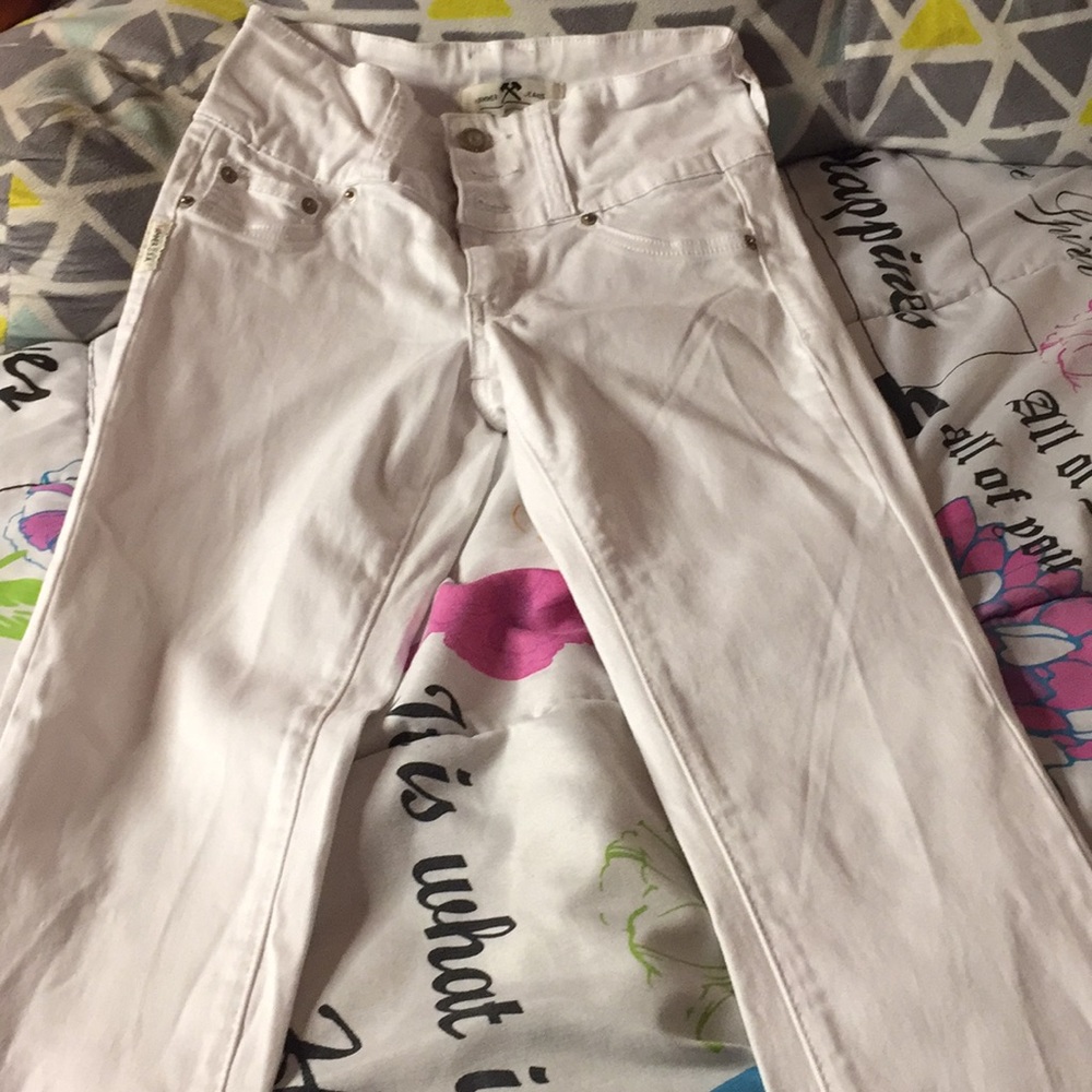 White high waisted jeans